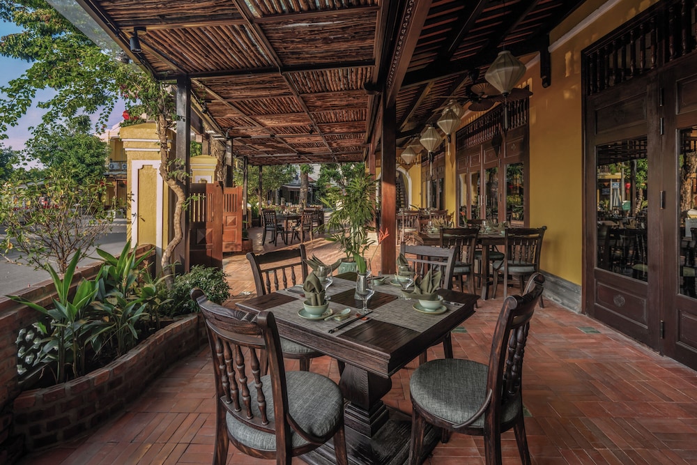 restaurant cafeteria