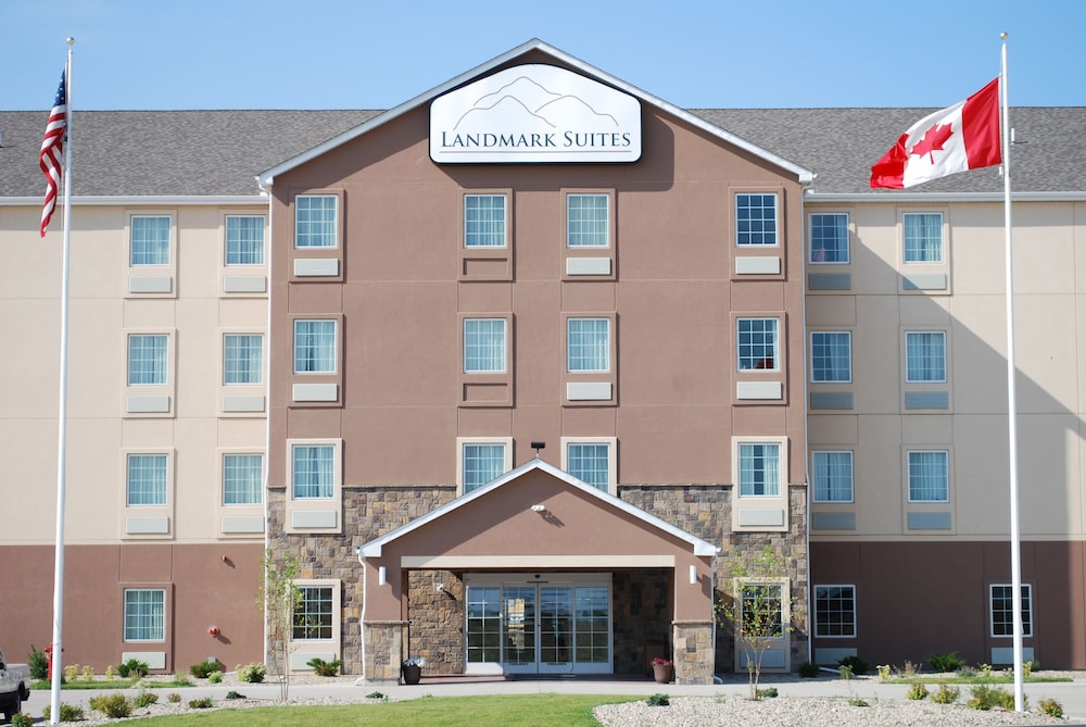 Landmark Suites 1/50
