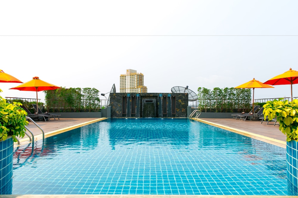 Adelphi Pattaya 8/61