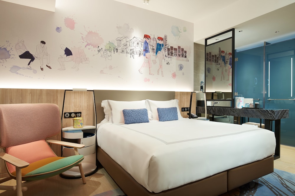 DELUXE, STUDIO, KING BED, KITCHENETTE