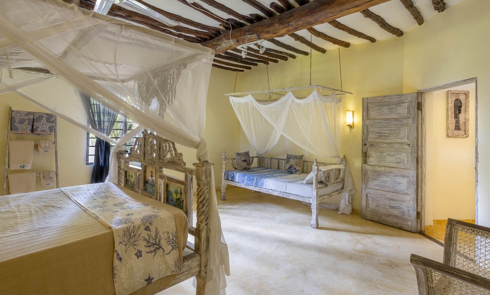 AESTUS VILLAS RESORT 8/50