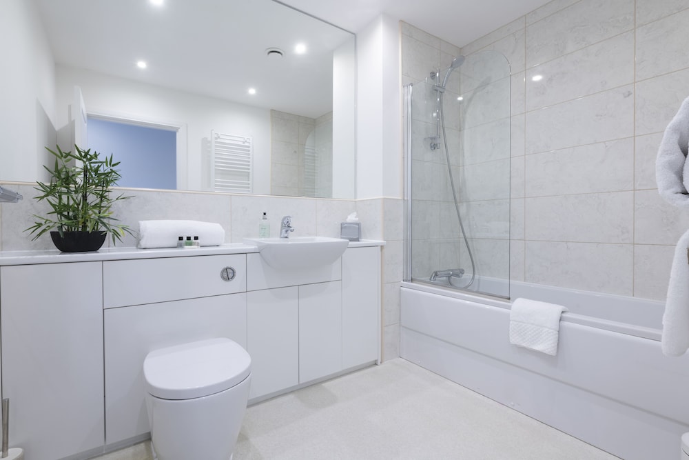 Inverness City Suites 50/50
