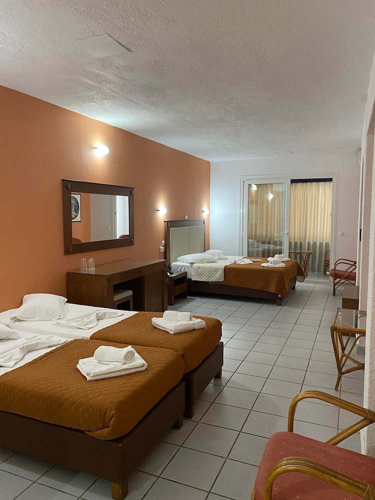Agrabella Hotel Adults Only 62/71