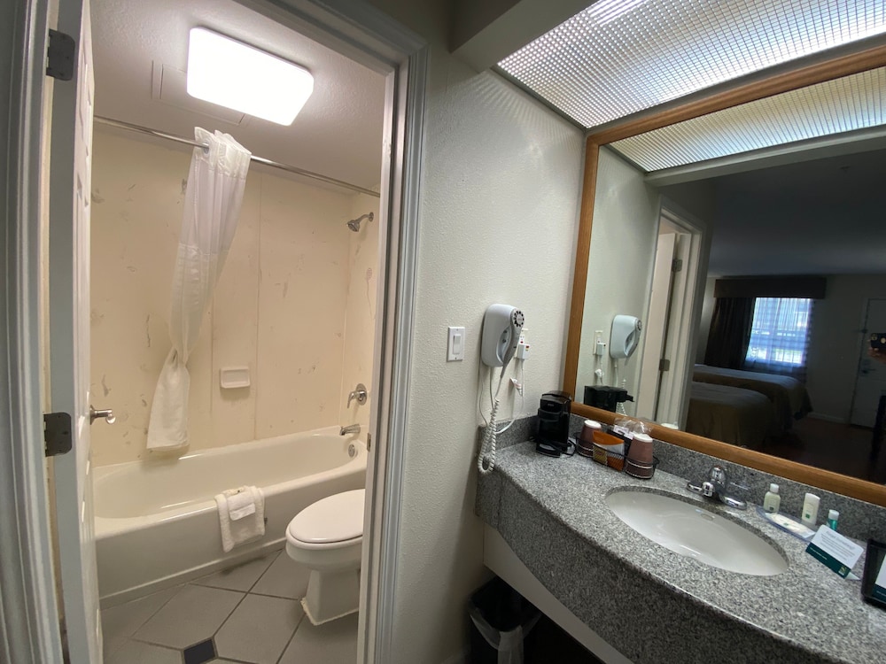 Quality Inn Branson Hwy 76 Central 46/53
