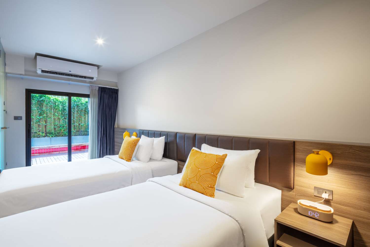 Deluxe Poolside Twin Room
