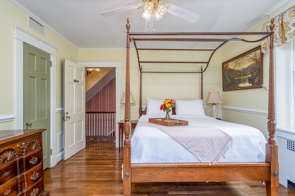Beach, Queen Bed