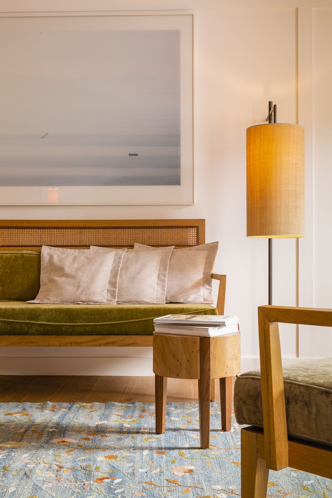 Louis Hotel 47/60