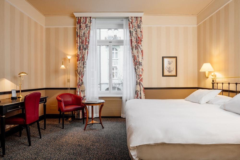 Small Luxury Hotel Ambassador Zurich 12/48