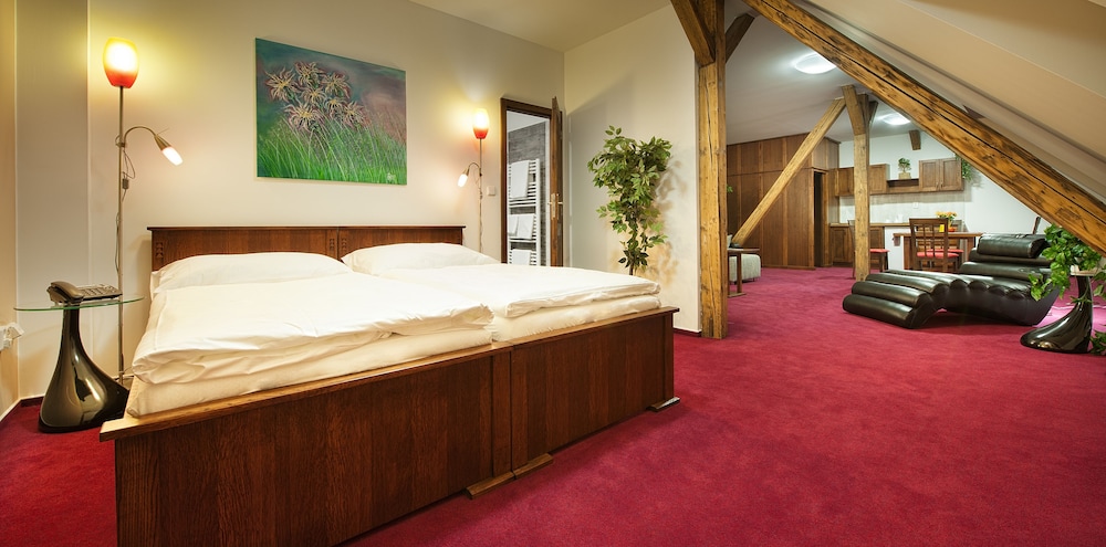 Luxury, Apartment, King Bed, Executive Level, Sofa, Kitchenette