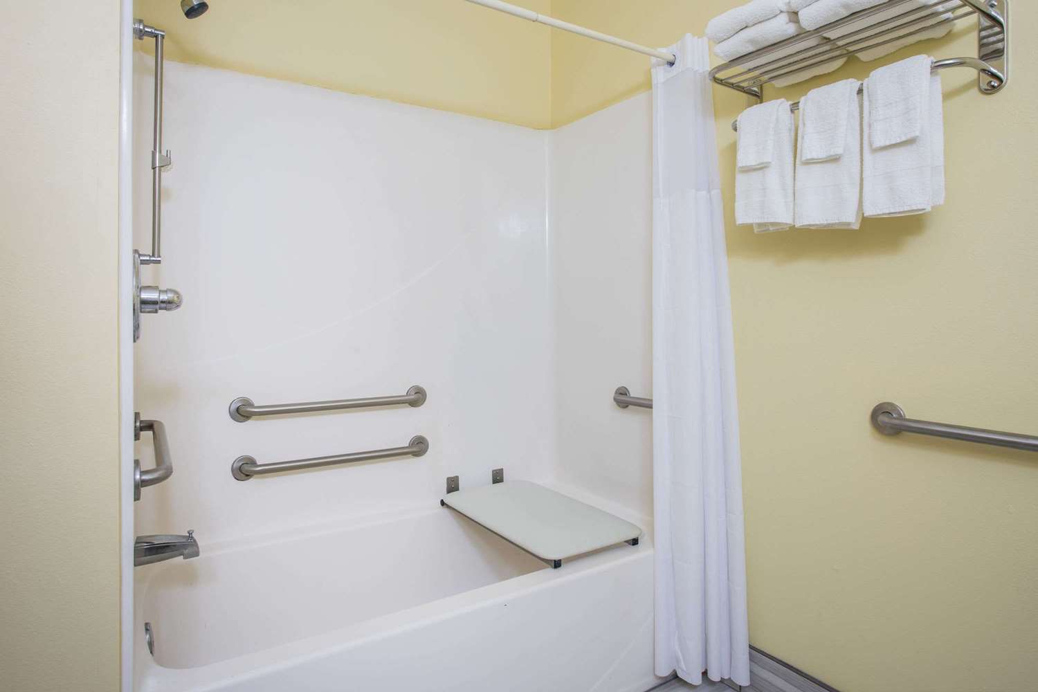 Days Inn & Suites By Wyndham Augusta Near Fort Gordon 11/12
