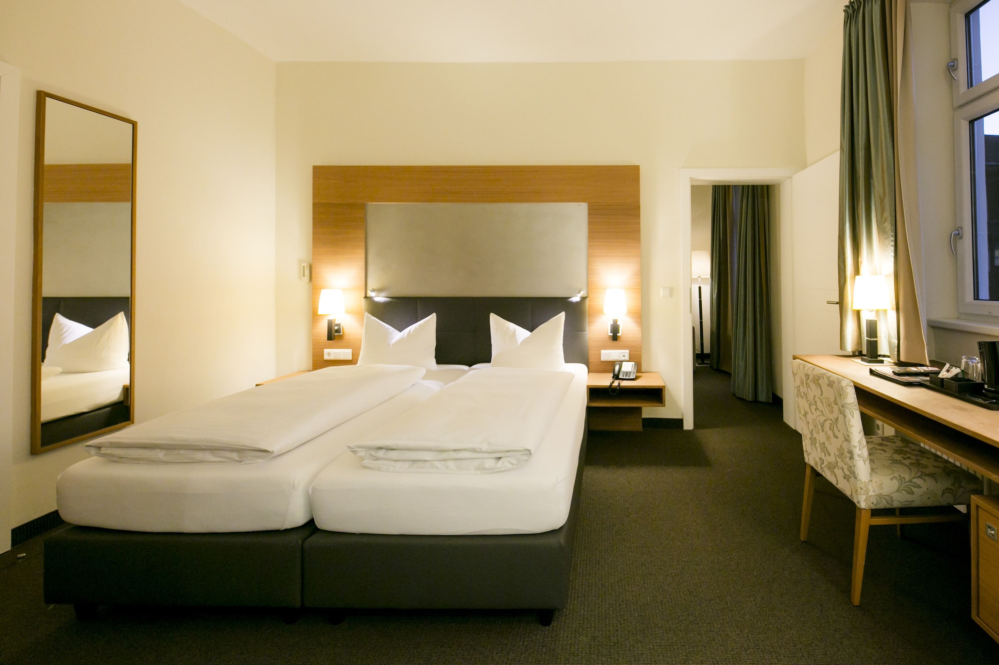 Junior Suite, Multiple Beds