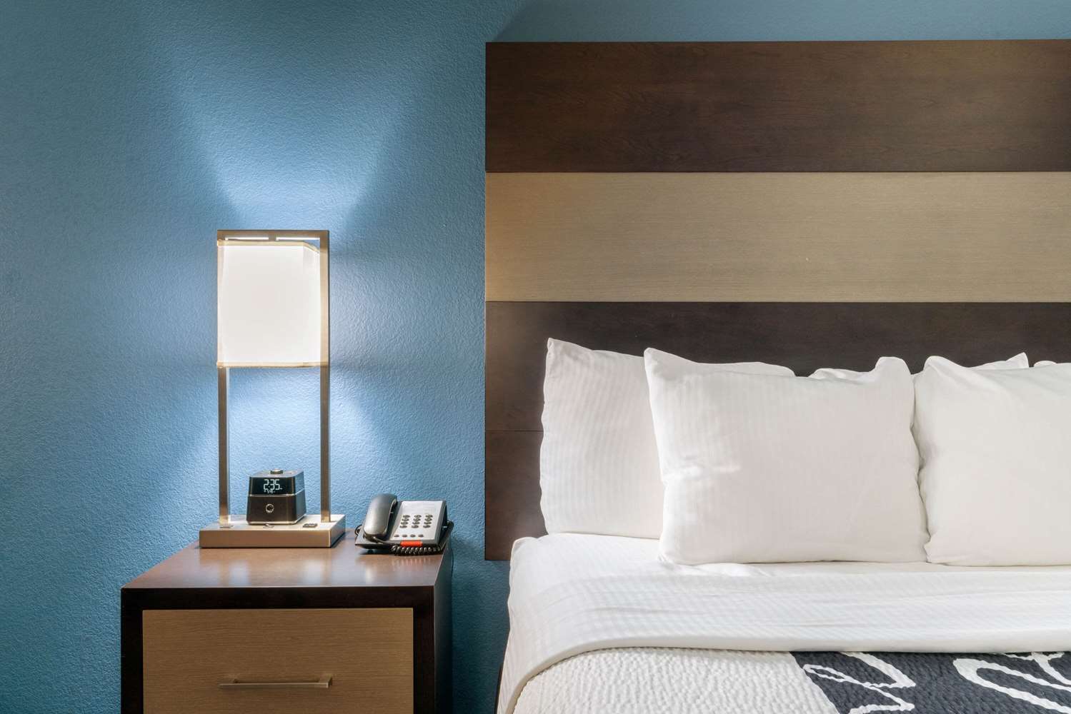 La Quinta Inn and Suites Phoenix I-10 West 22/50