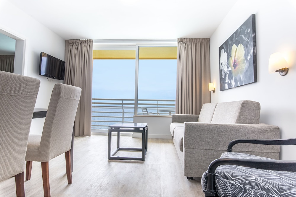 Atlantic Holiday Hotel 55/72