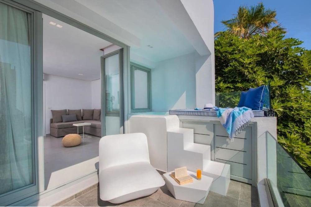 Harmony Suites 24/50
