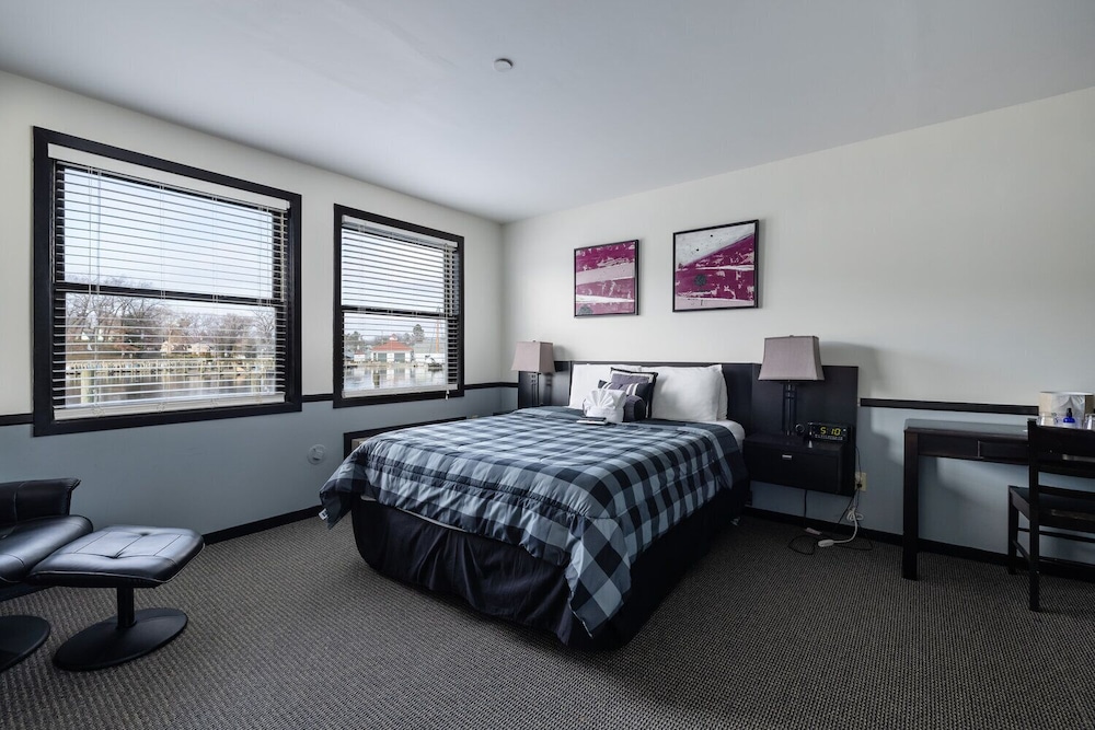 Harbor, Queen Bed