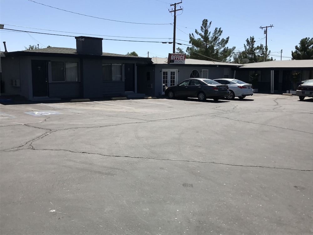 New Corral Motel 37/47