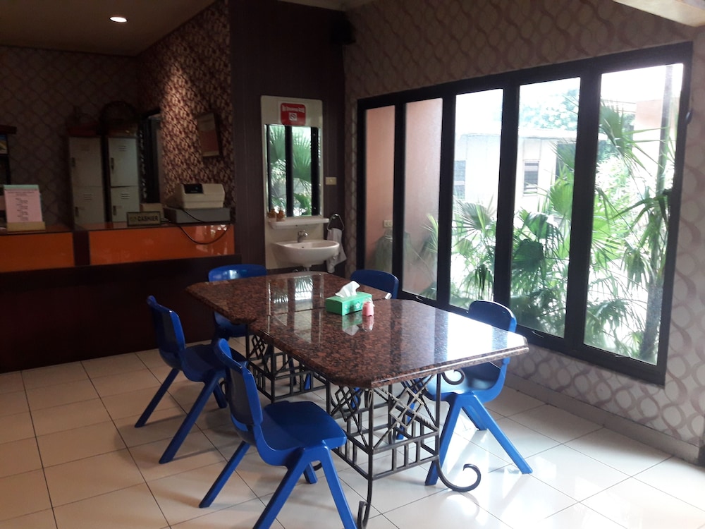 Hotel 678 Kemang 28/33