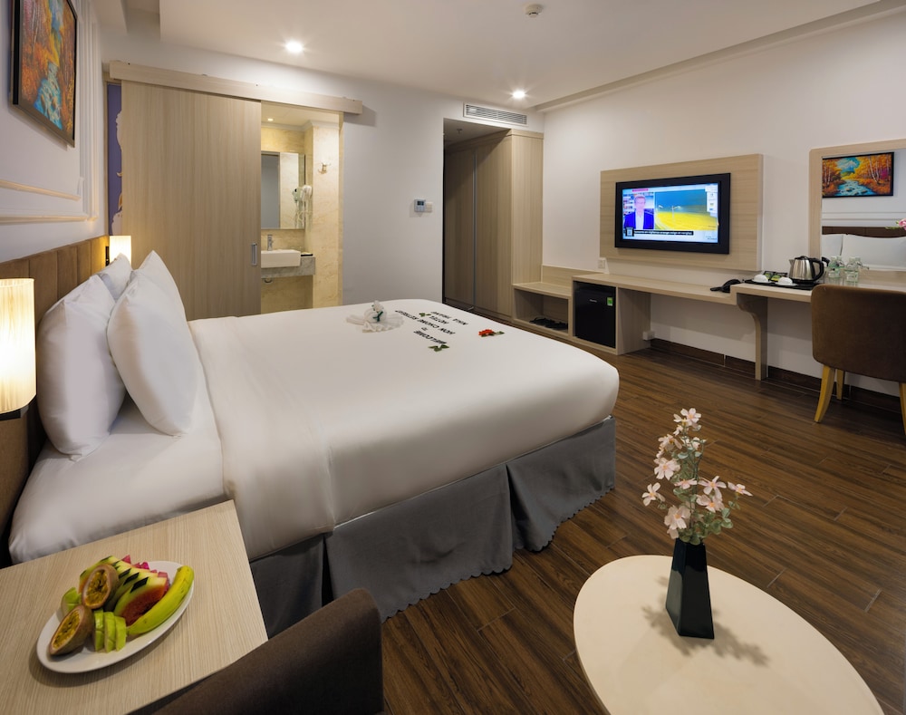 Senior, Queen Bed, Sea View, Hon Chong Retreat Nha Trang 9/10