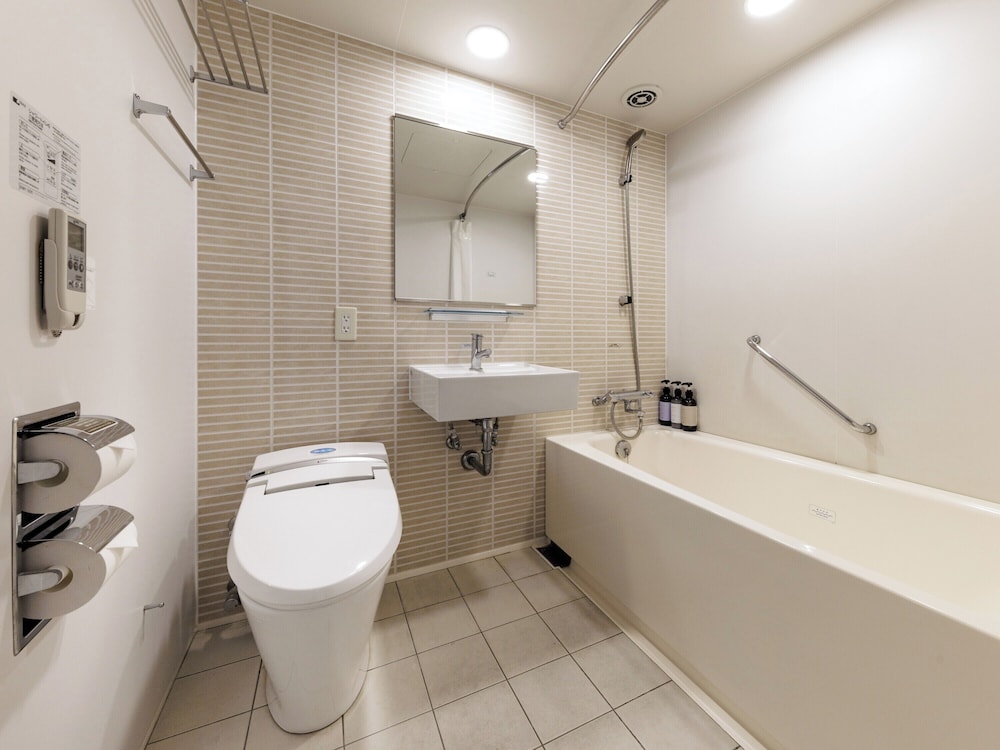 Nishitetsu Resort Inn Naha 70/72