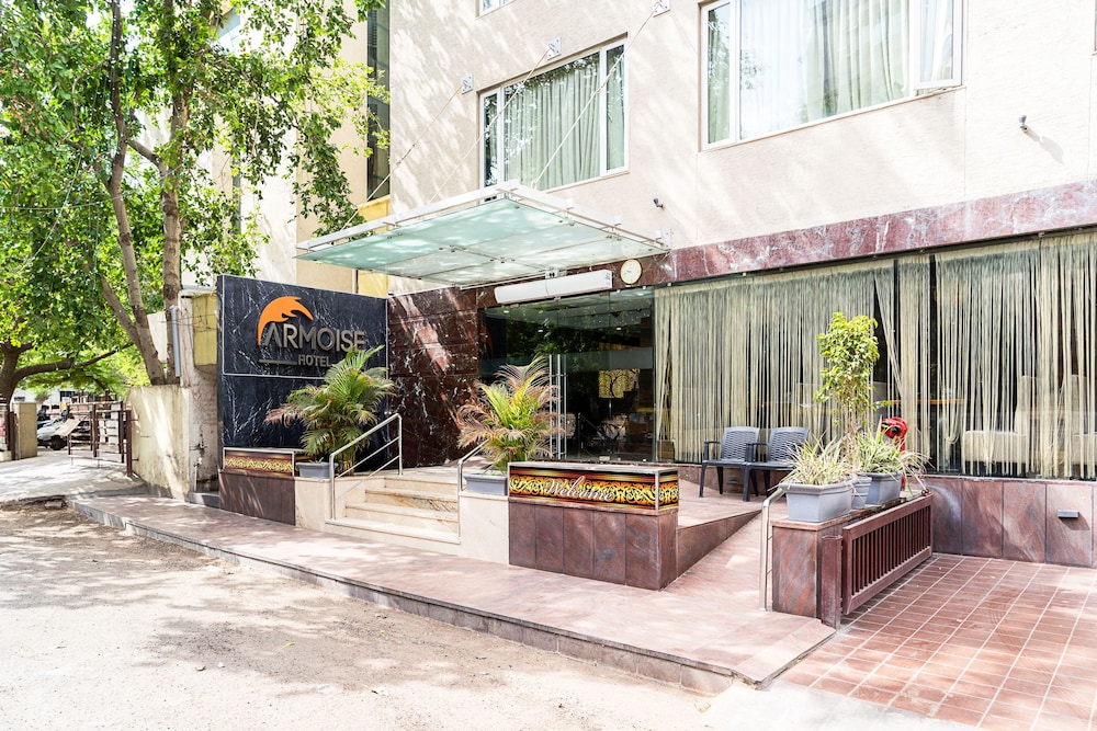 Armoise Hotel 4/40