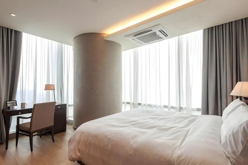 1 BEDROOM, FAMILY, APARTMENT, QUEEN AND TWIN BEDS