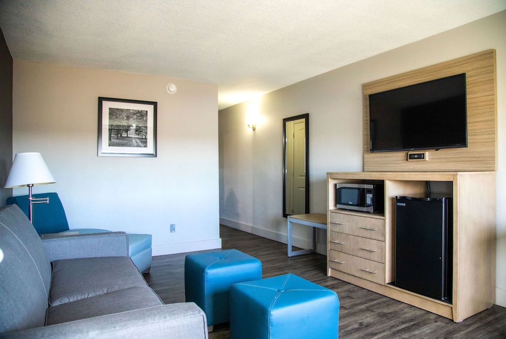 La Quinta Inn & Suites by Wyndham Joplin 37/56