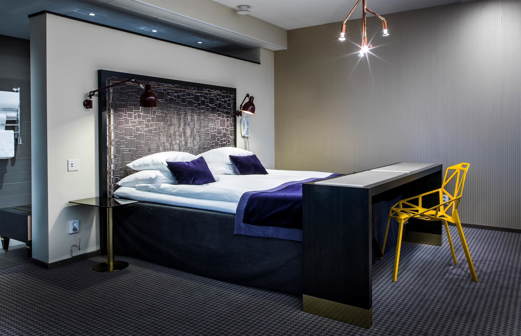 Design, Suite, King Bed, Lake View