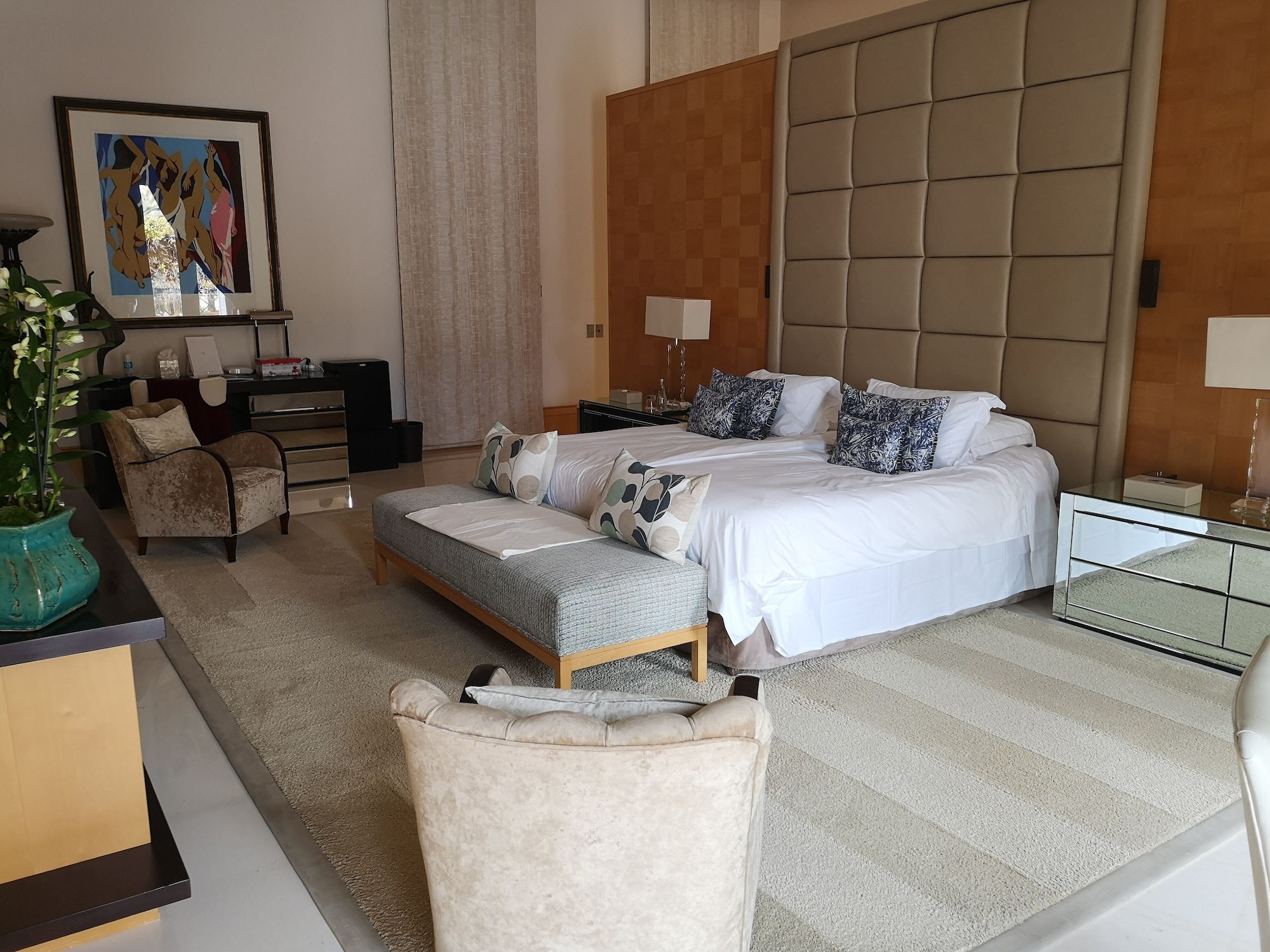 2 BEDROOMS, EXECUTIVE, SUITE