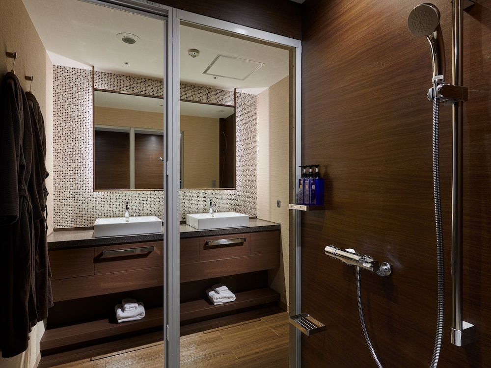 Okinawa NaHaNa Hotel & Spa 24/67