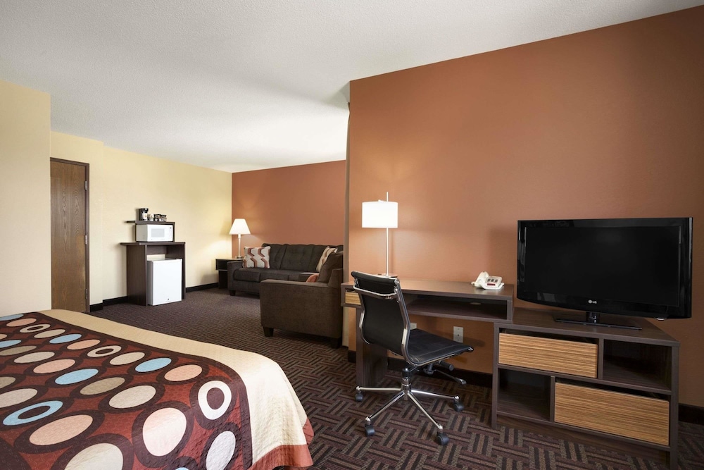 Super 8 By Wyndham Carbondale 17/23