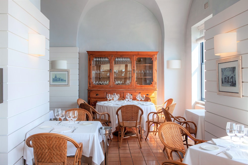 El Far Hotel Restaurant 32/54