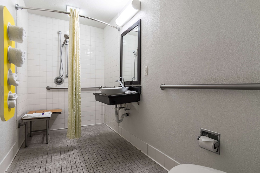 Motel6 Riverside, CA - UCR East 31/57