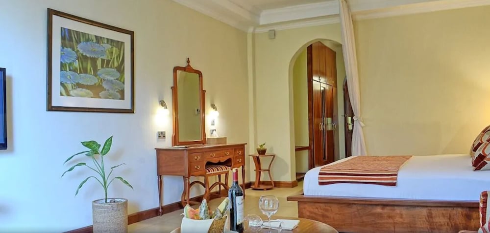 Sovereign Hotel 17/50