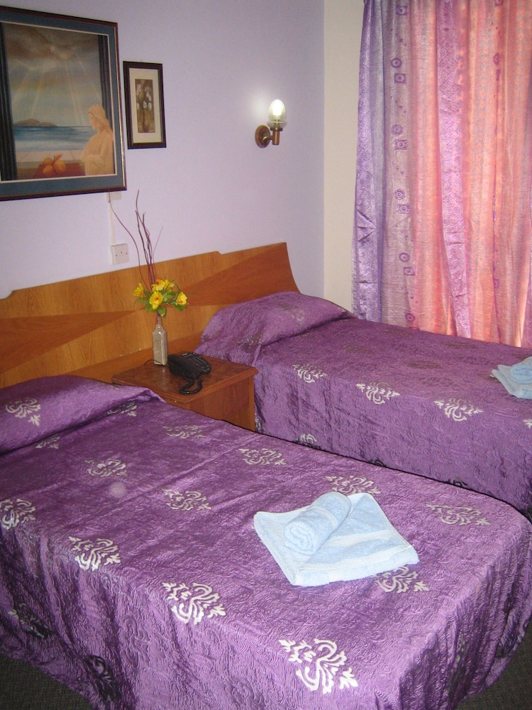 Onisillos Hotel 7/45