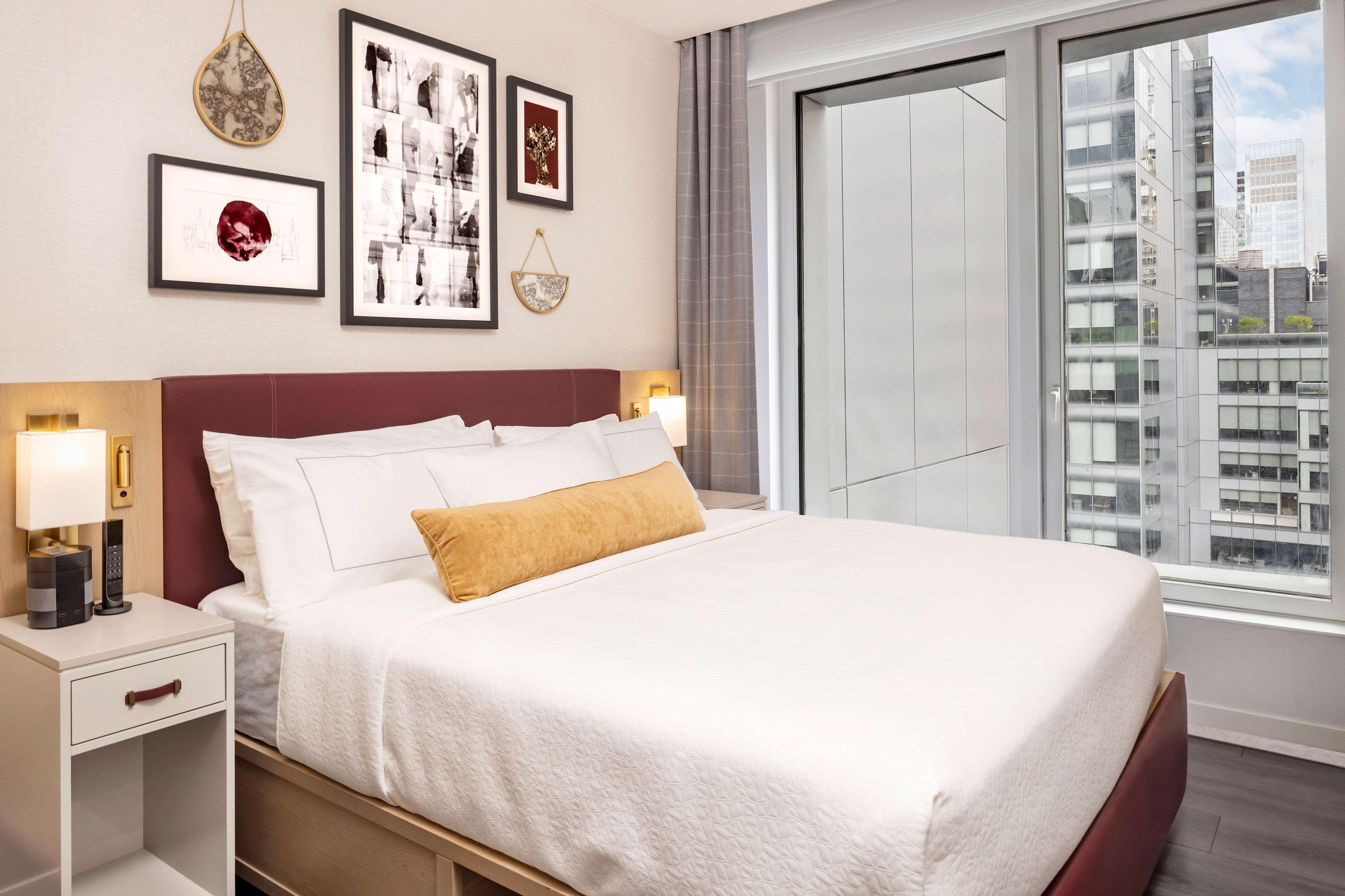1 BEDROOM, PREMIER, SUITE, KING BED, SOFA