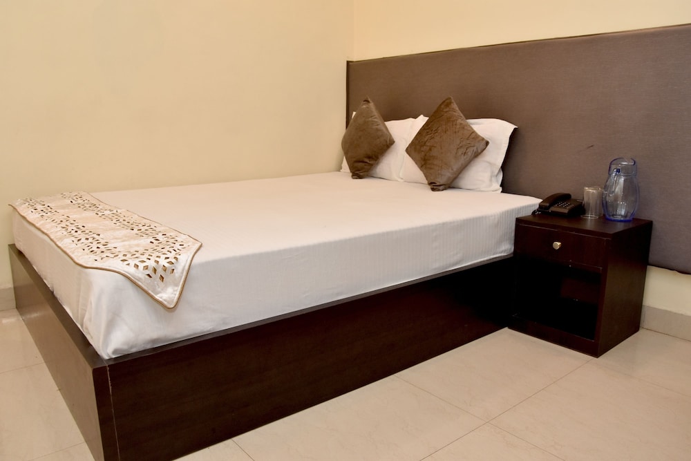 Oyo 9193 Hotel Maple 12/20