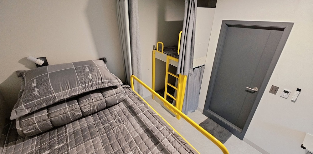 Dream Guest House 32/65