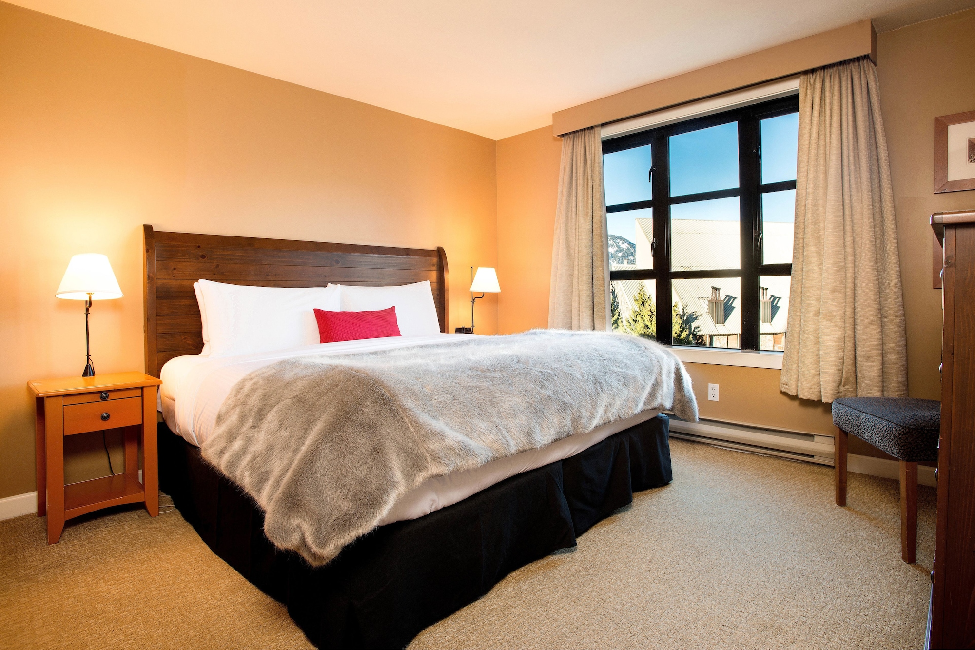 2 BEDROOMS, SUITE, VALLEY VIEW