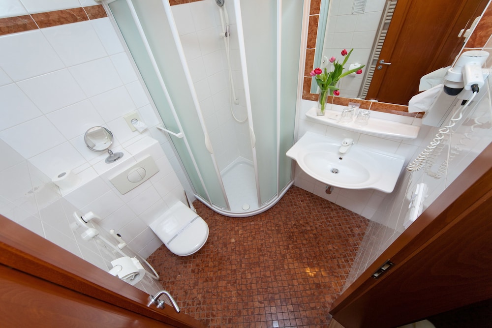 Boutique Hotel 16 50/50