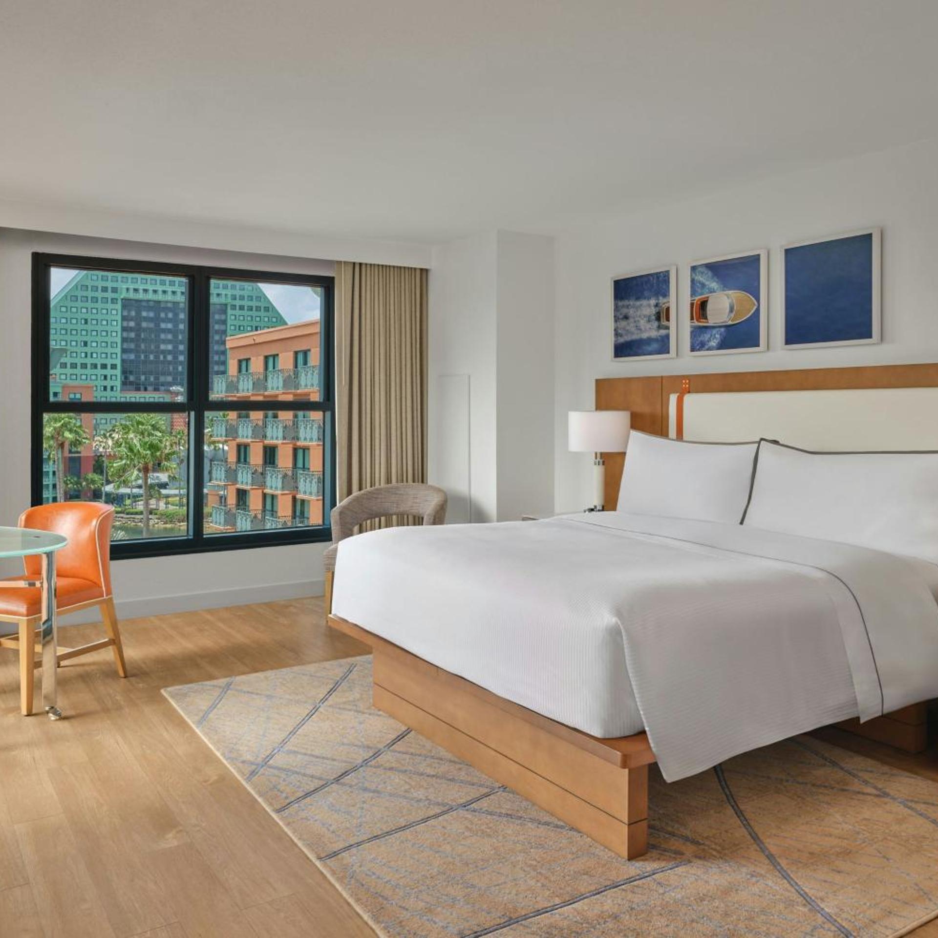 Guest Room, Deluxe, King Bed, Sofa, Alcove, Balcony
