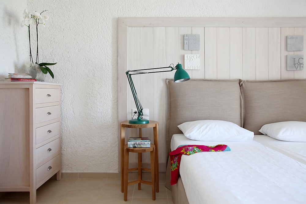 Skopelos Village Hotel Apartments 30/75