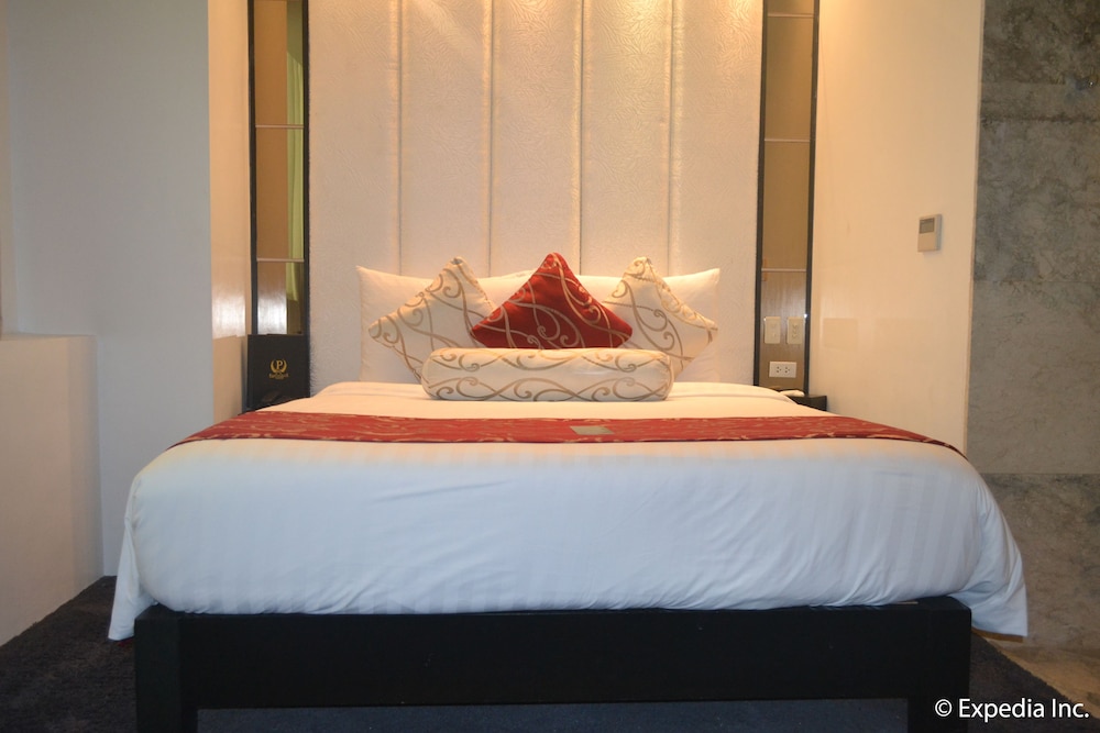 The Penthouse Hotel 15/50