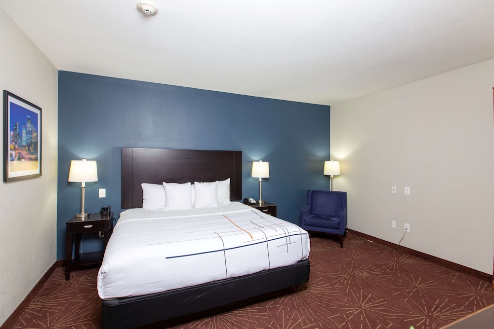 La Quinta Inn & Suites by Wyndham Houston East at Normandy 19/63