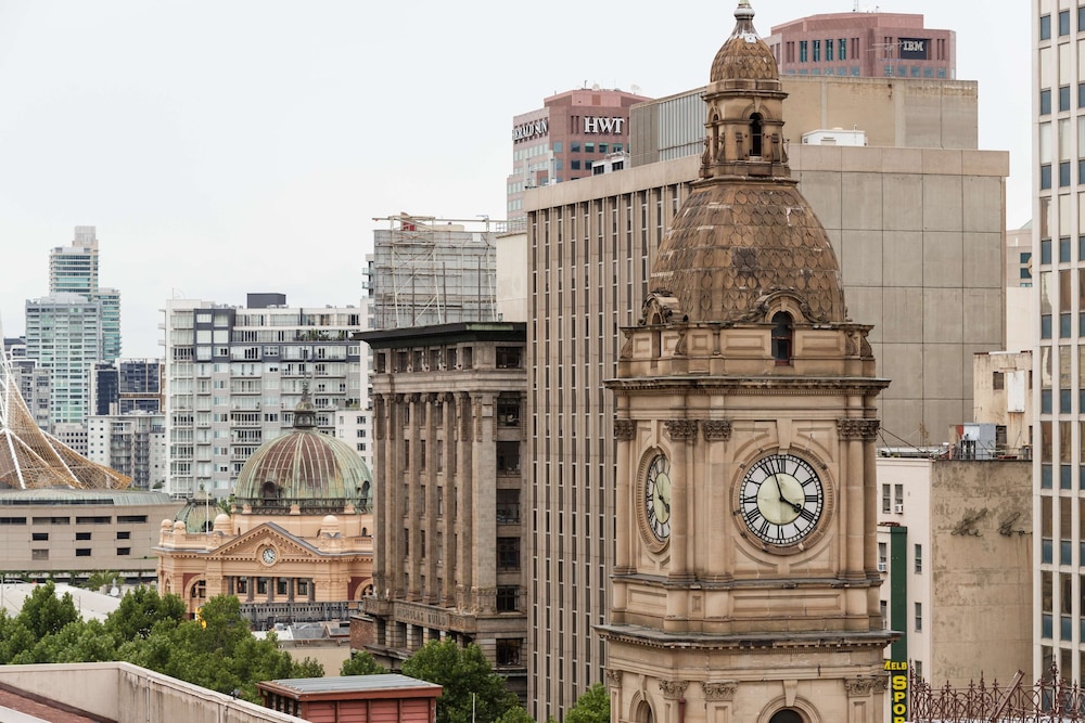 THE VICTORIA HOTEL MELBOURNE in MELBOURNE