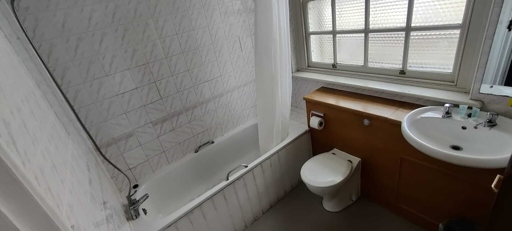 Royal Hotel 49/50