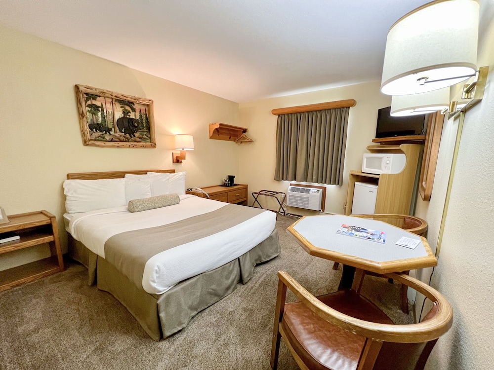 Beartooth Hideaway Inn and Cabins 33/56