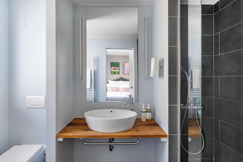 Medium, Studio, Queen Bed, Kitchenette, Numa | Boxer Rooms & Apartments 7/10