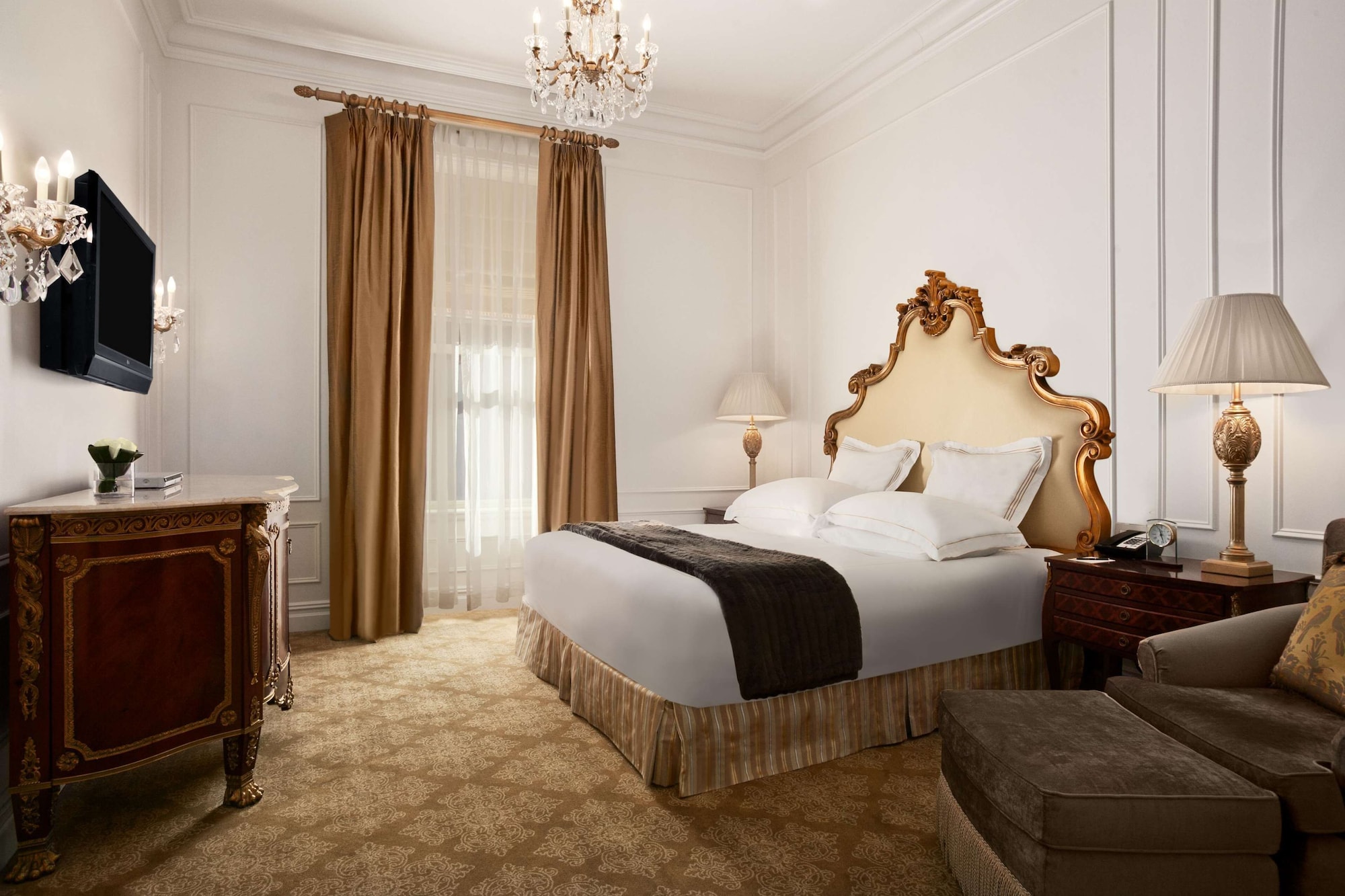 ROOM, KING BED