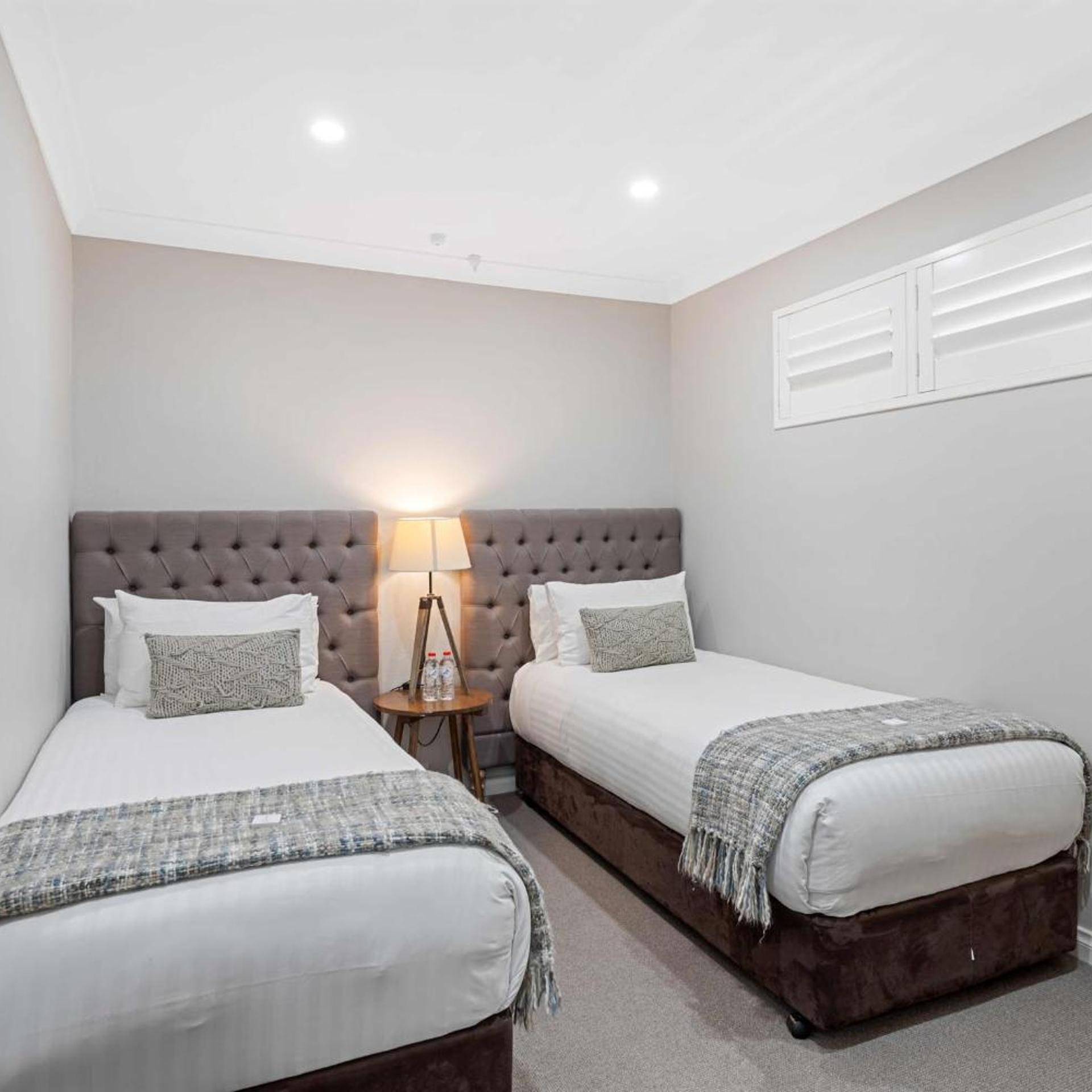 2 Bedrooms, Suite