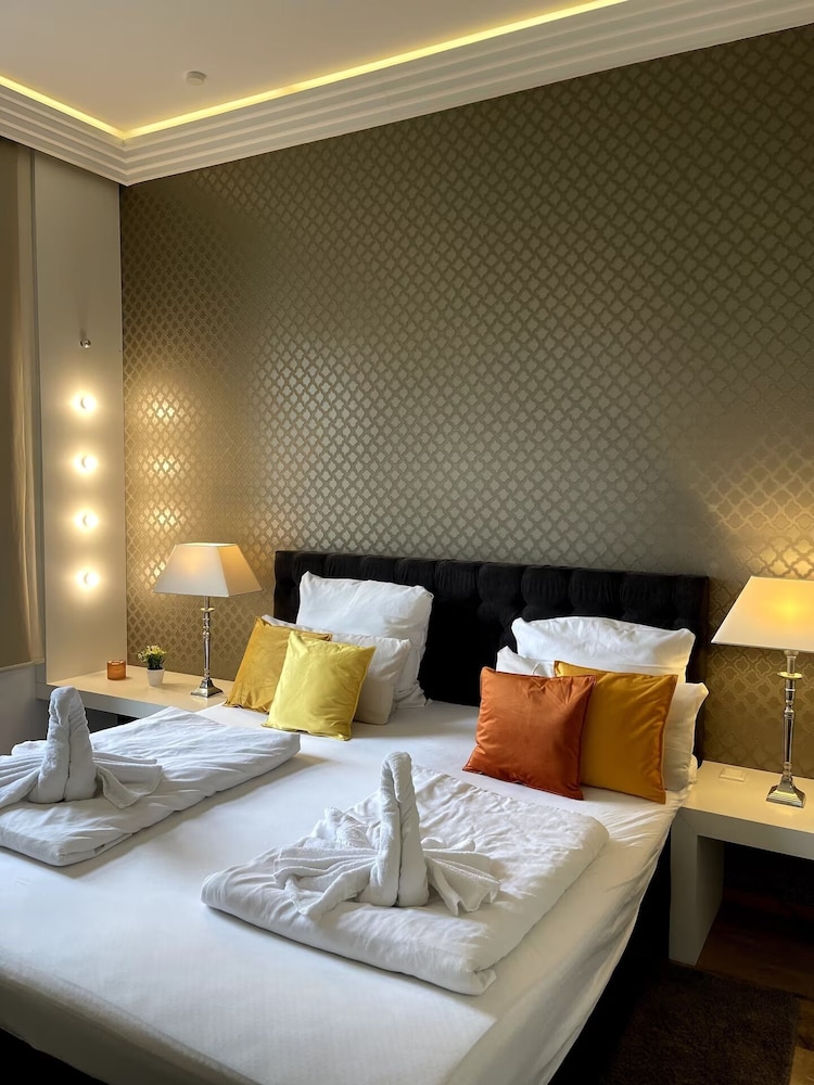 Helvetia Suites 8/52